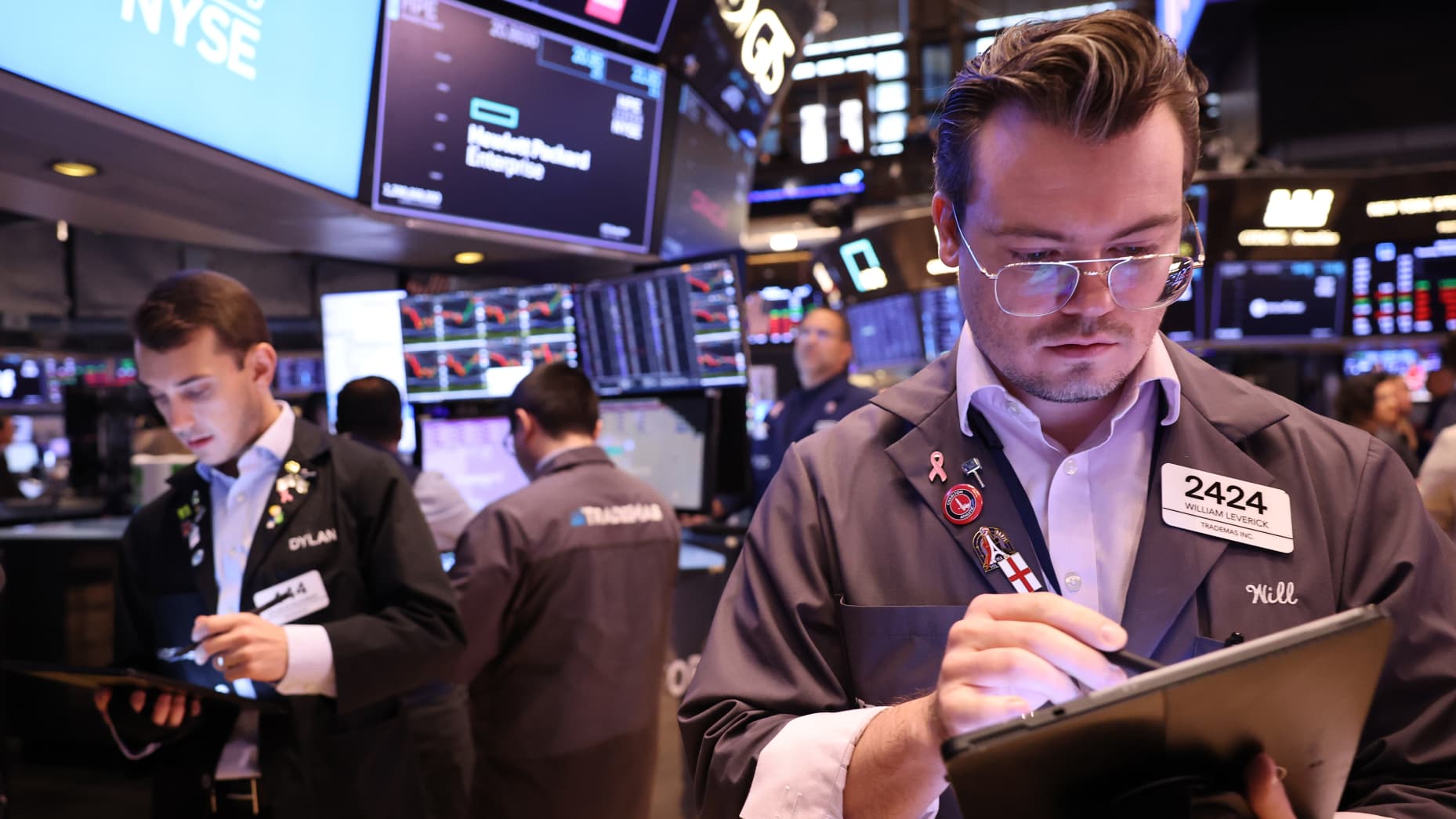 NEW YORK, NEW YORK - OCTOBER 08: Traders work on the floor of the New York Stock Exchange during morning trading on October 08, 2024 in New York City. Stocks opened up on the rise after the Dow Jones saw a loss of 400 points amid a rise in oil prices.  (Photo by Michael M. Santiago/Getty Images)